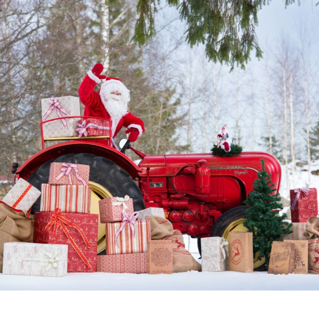 winterseason_santa_tractor_gifts-800x571